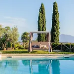 Tuscan Fizz, A Traditional Stone With Pool *