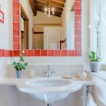 Tuscan Fizz, A Traditional Stone With Pool ヴィラ