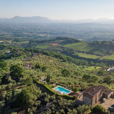 Tuscan Fizz, A Traditional Stone With Pool فيلة