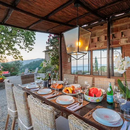 Tuscan Fizz, A Traditional Stone With Pool فيلة *