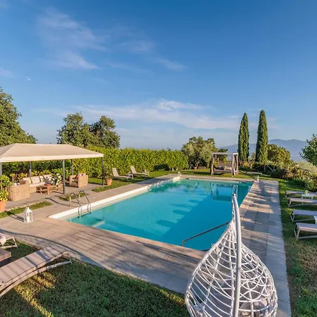 Tuscan Fizz, A Traditional Stone With Pool *