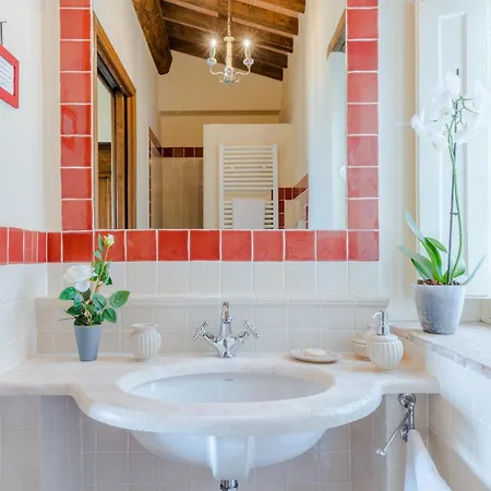 Tuscan Fizz, A Traditional Stone With Pool 빌라