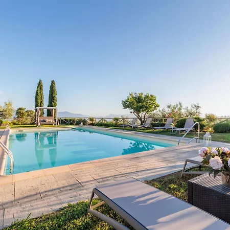 Tuscan Fizz, A Traditional Stone With Pool فيلة *