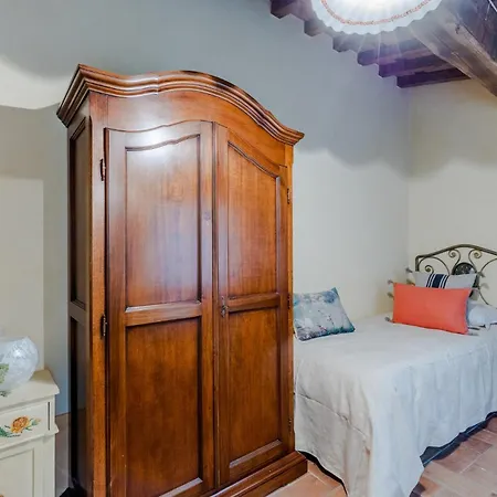 Tuscan Fizz, A Traditional Stone With Pool Piaggiori