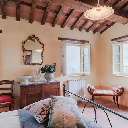 Tuscan Fizz, A Traditional Stone With Pool فيلة *