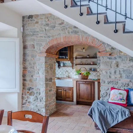 فيلة Tuscan Fizz, A Traditional Stone With Pool *
