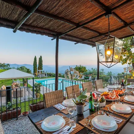 فيلة Tuscan Fizz, A Traditional Stone With Pool *