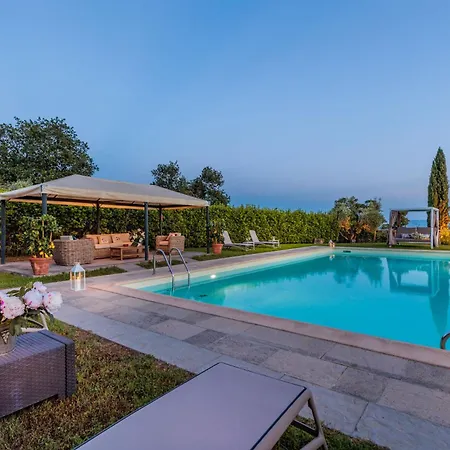 Tuscan Fizz, A Traditional Stone With Pool فيلة *