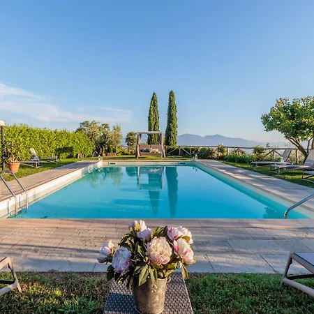 فيلة Tuscan Fizz, A Traditional Stone With Pool